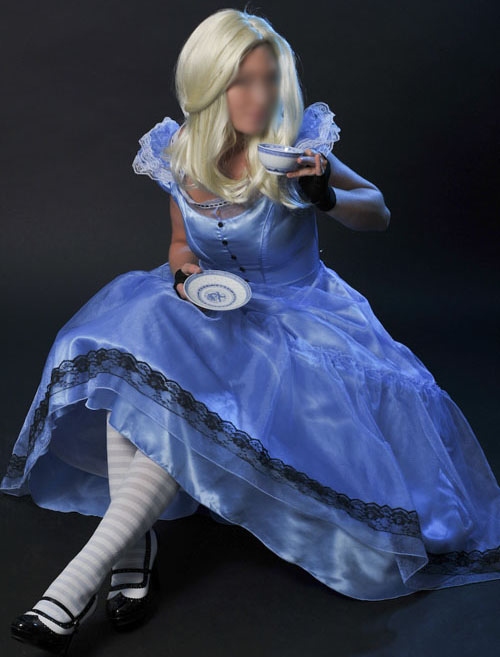 Alice (in Wonderland) met 2 hoepels