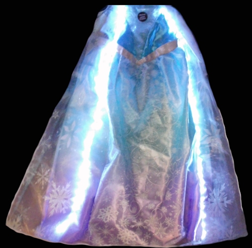Elsa 8, met cape (cape heeft lichtjes)