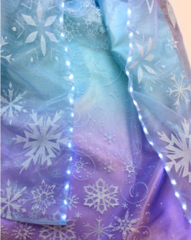Elsa 8, met cape (cape heeft lichtjes)