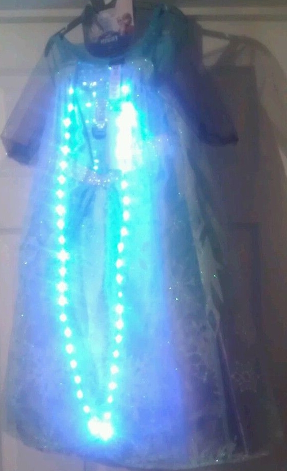 Elsa 8, met cape (cape heeft lichtjes)
