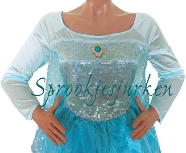 Elsa met cape
